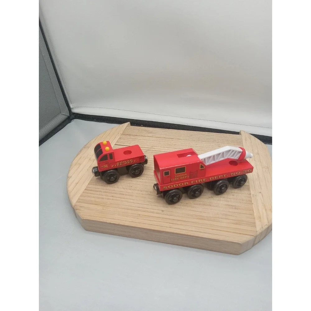 Thomas The Tank Engine  Friends Wooden Railway Sodor Dept 36 FIRE TRUCK& TN Read